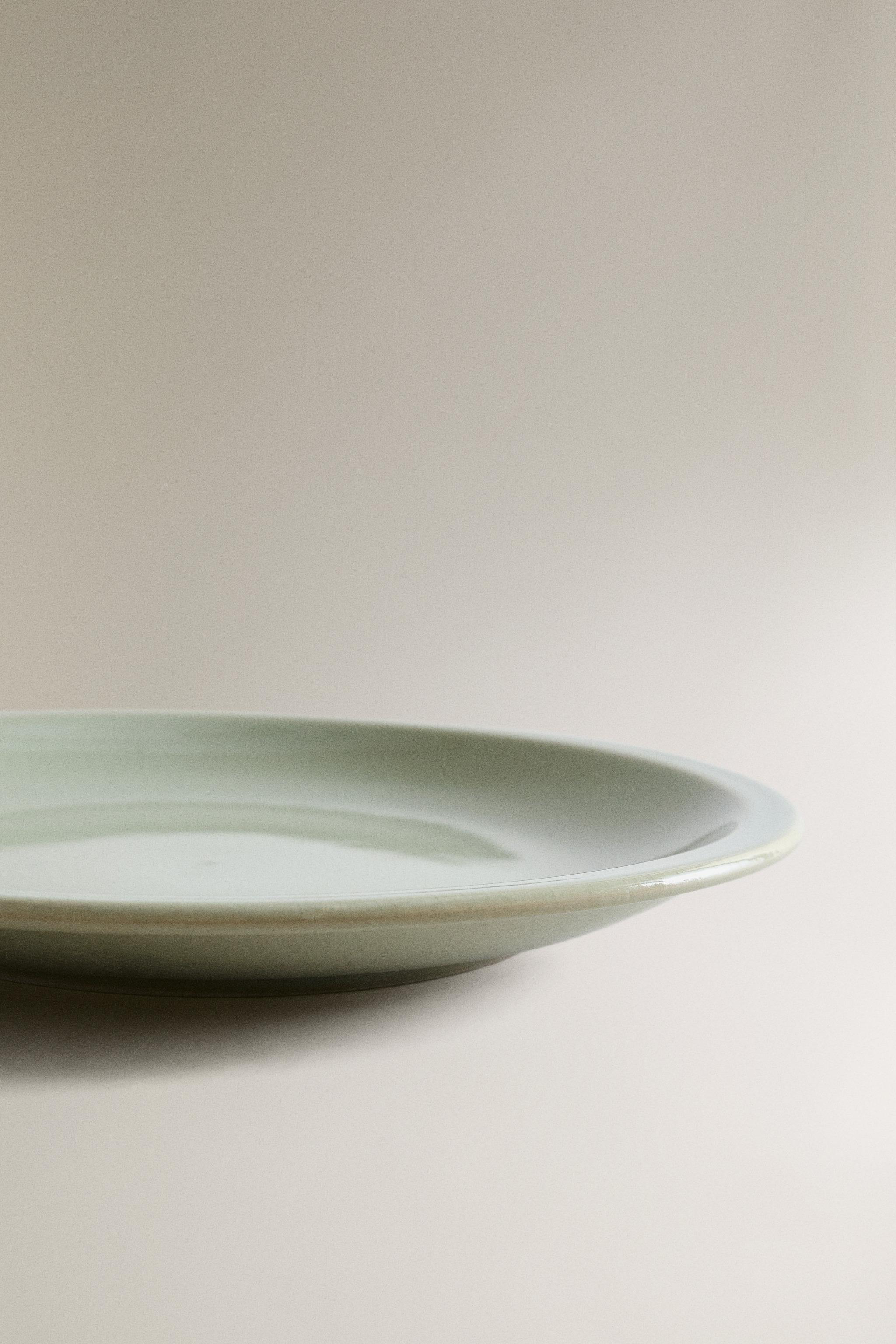 GLAZED STONEWARE DINNER PLATE